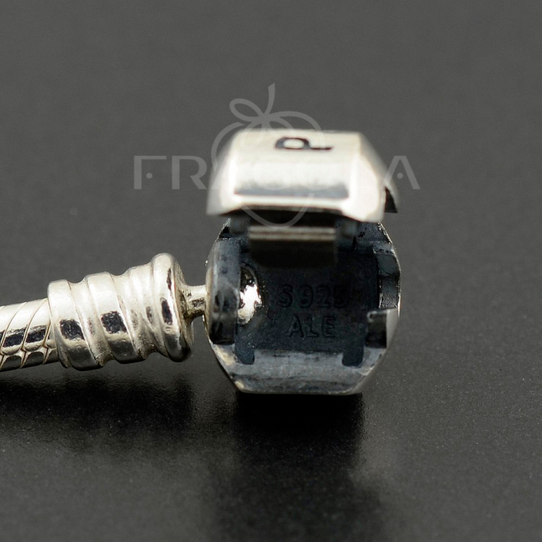 Браслет Pandora із замком P Lock